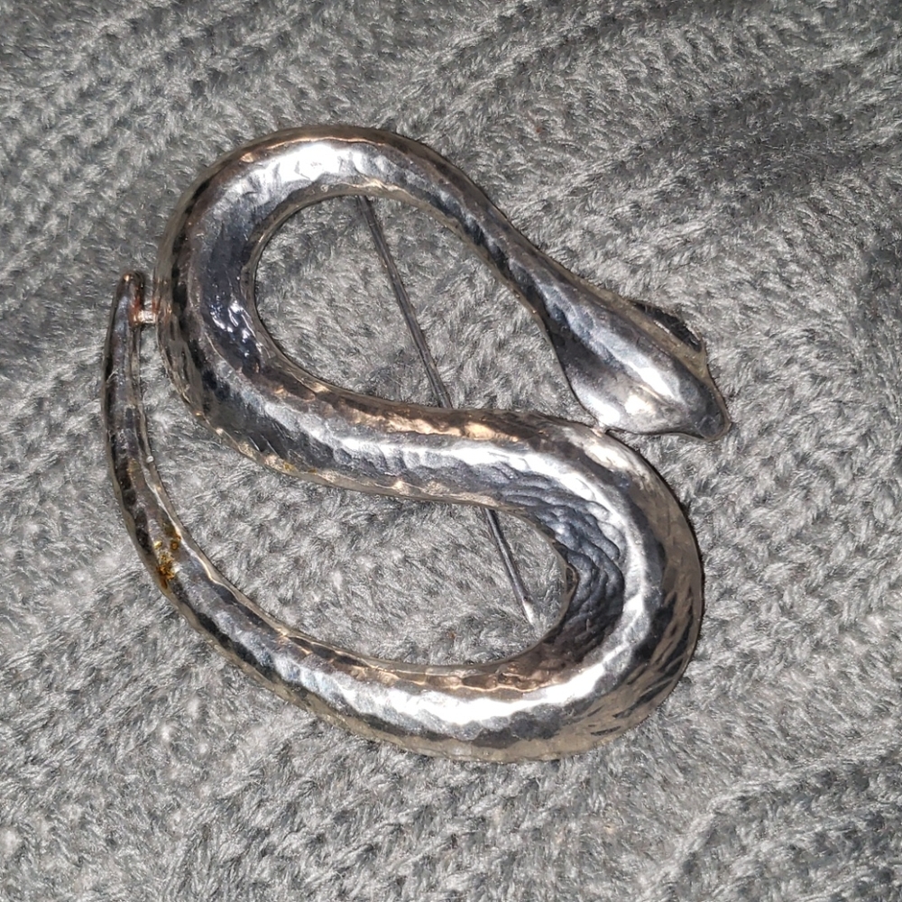Serpent pin 🐍